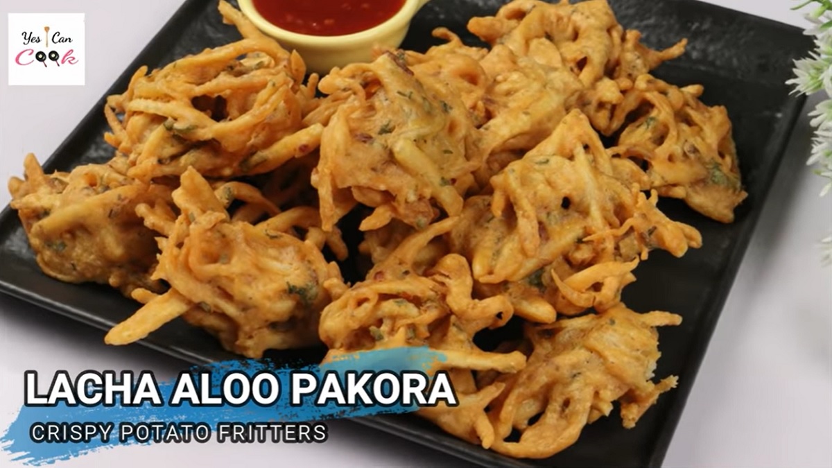 Crispy Masala Potato Fritters (Aam)