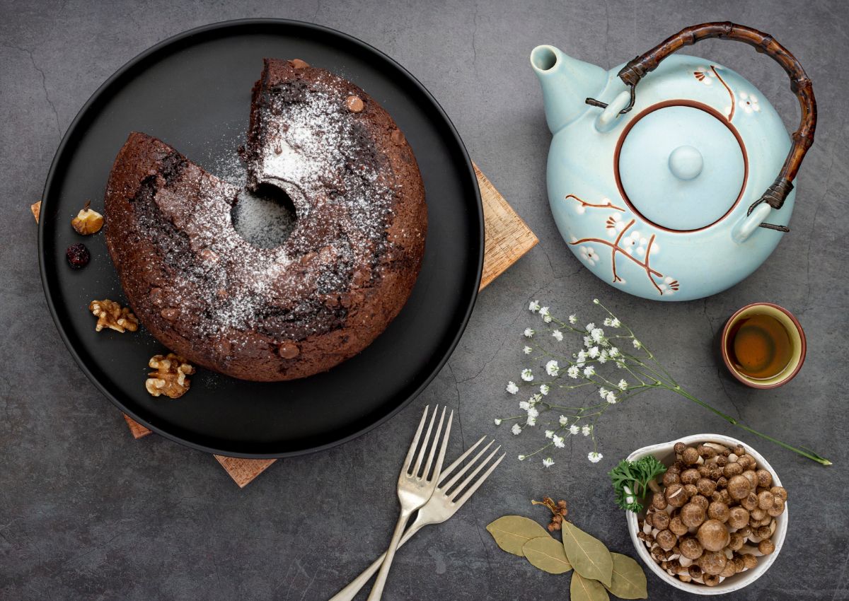 Ring-shaped Chocolate Cake