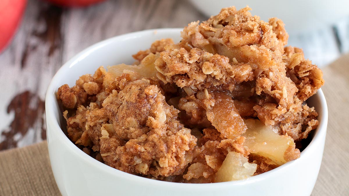 Holiday Herb-Infused Apple Crisp