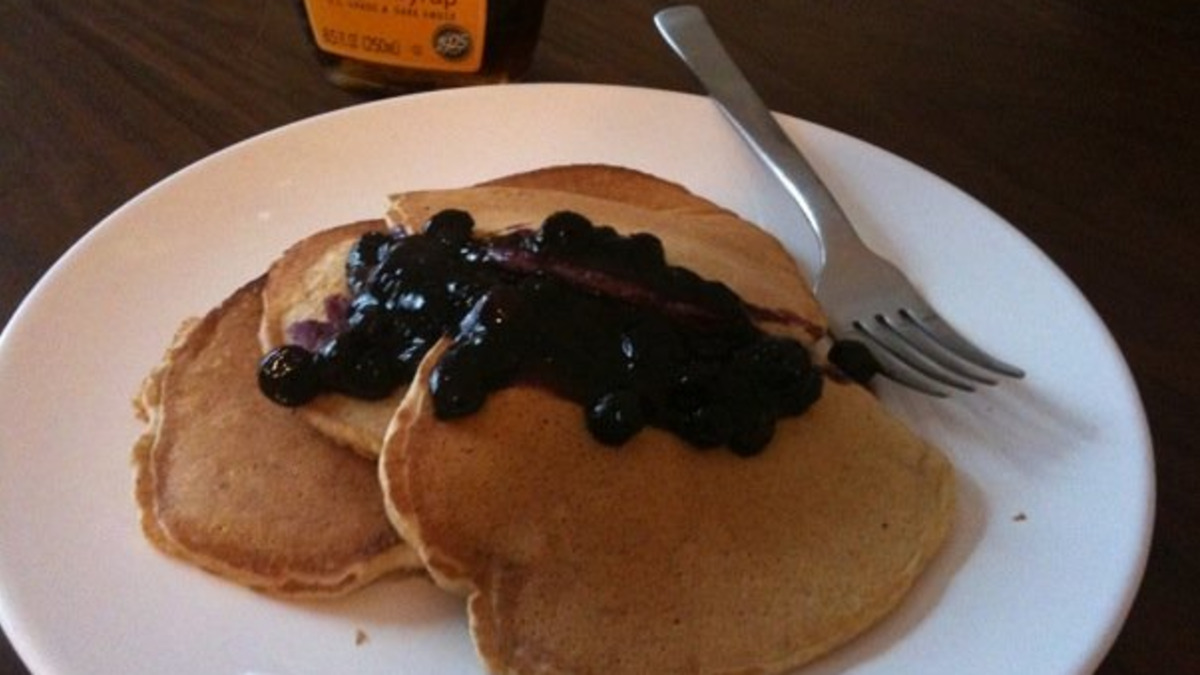 Low-Sugar Berry Compote for Pancakes