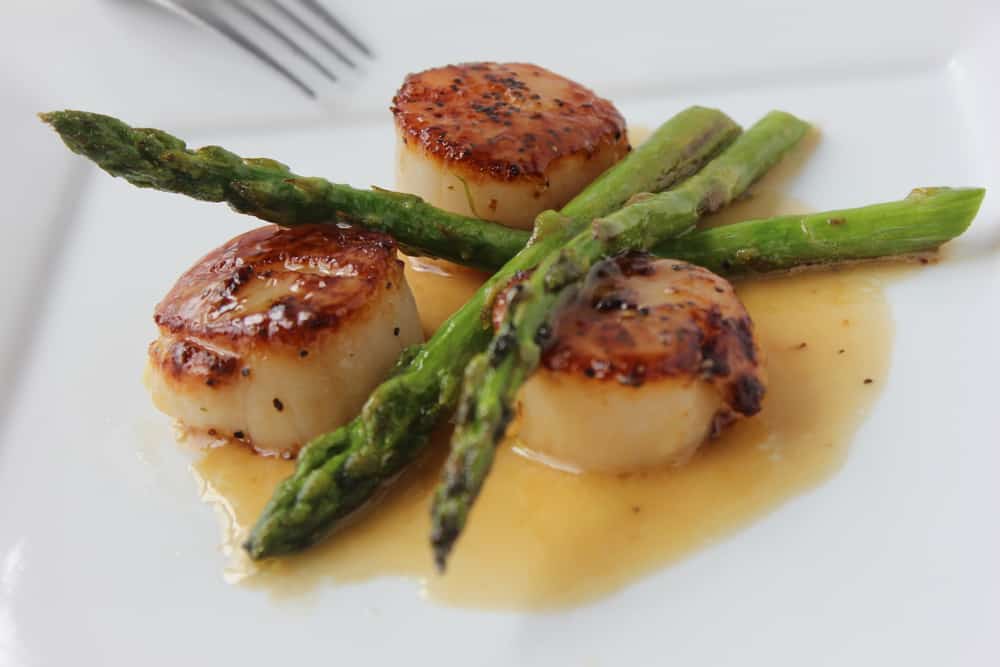 Lemon-Dill Seared Scallops with Asparagus