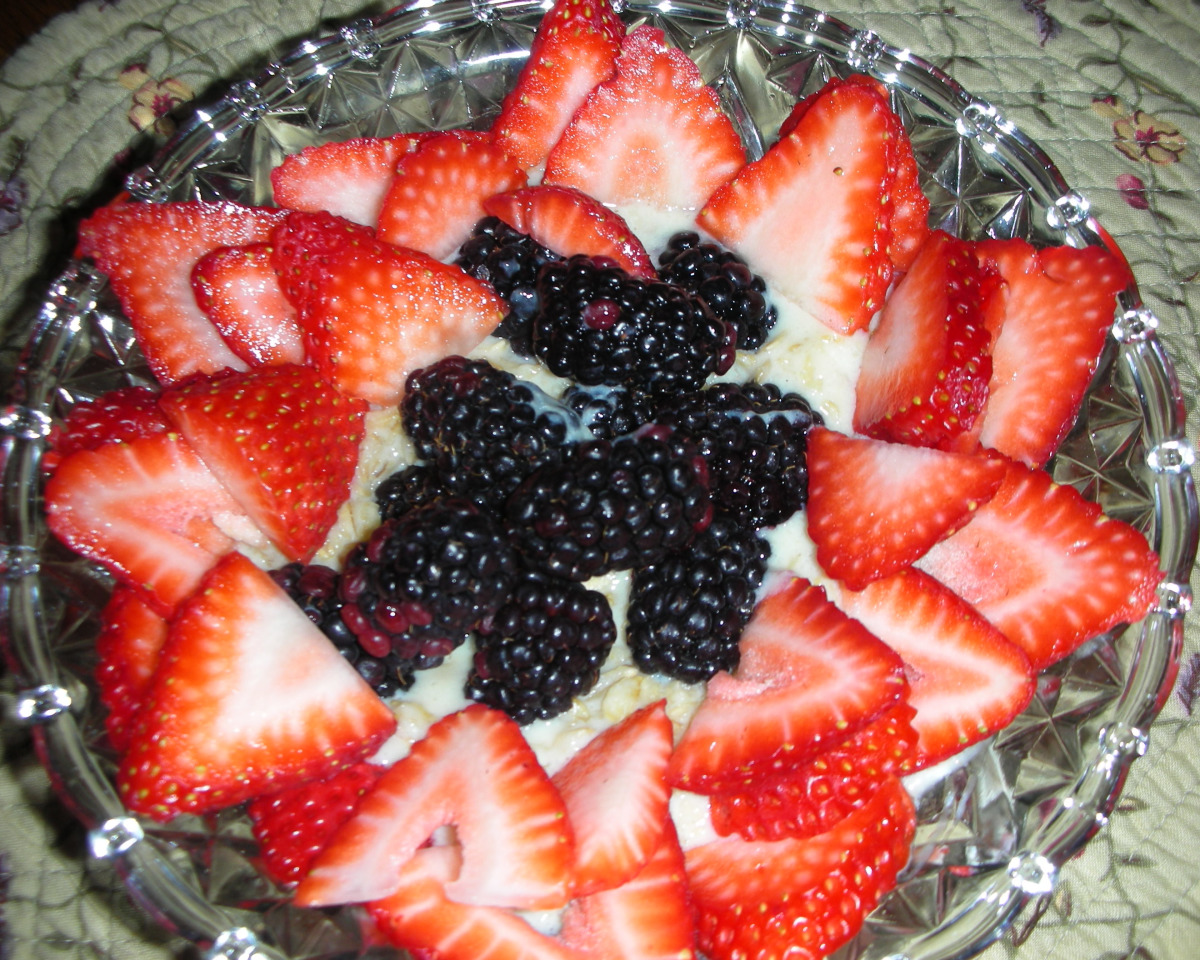 Creamy Berry & Oatmeal Breakfast Bowls