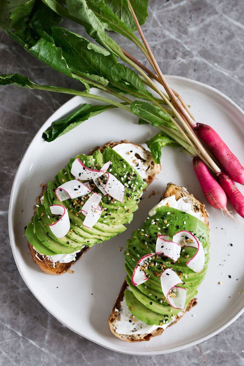 5-Minute Smashed Avocado Tuna Toast with Everything Bagel Seasoning