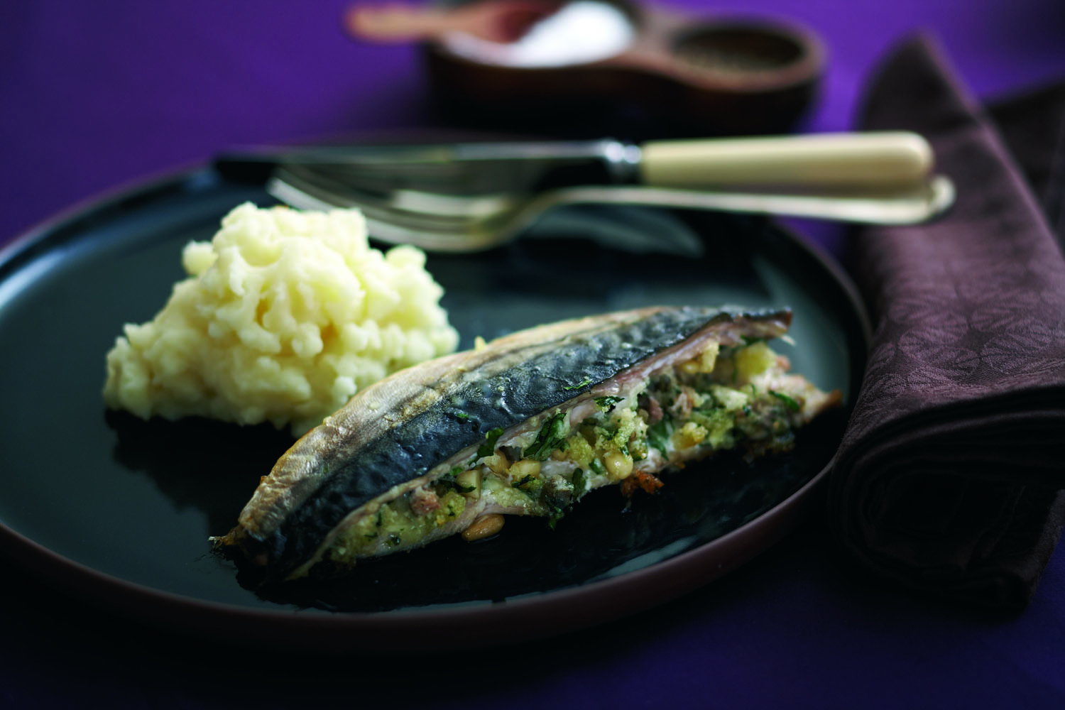 Mackerel Fillets with Dill-Caper Crust