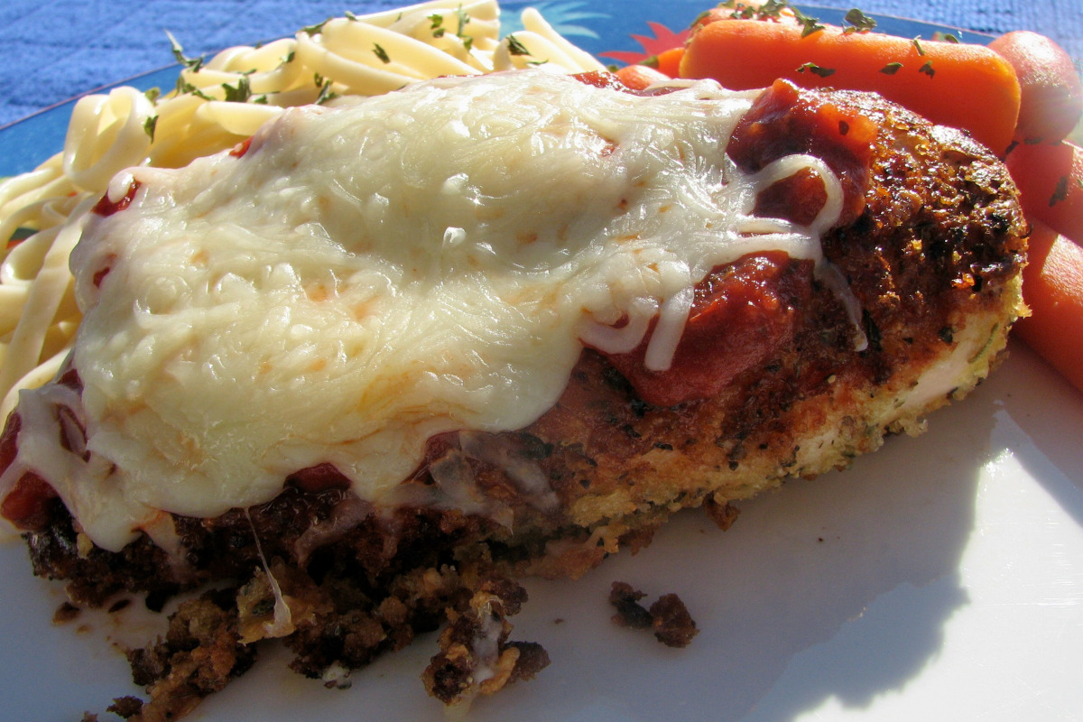 Herb-Infused Mozzarella Chicken with Quick Tomato Sauce