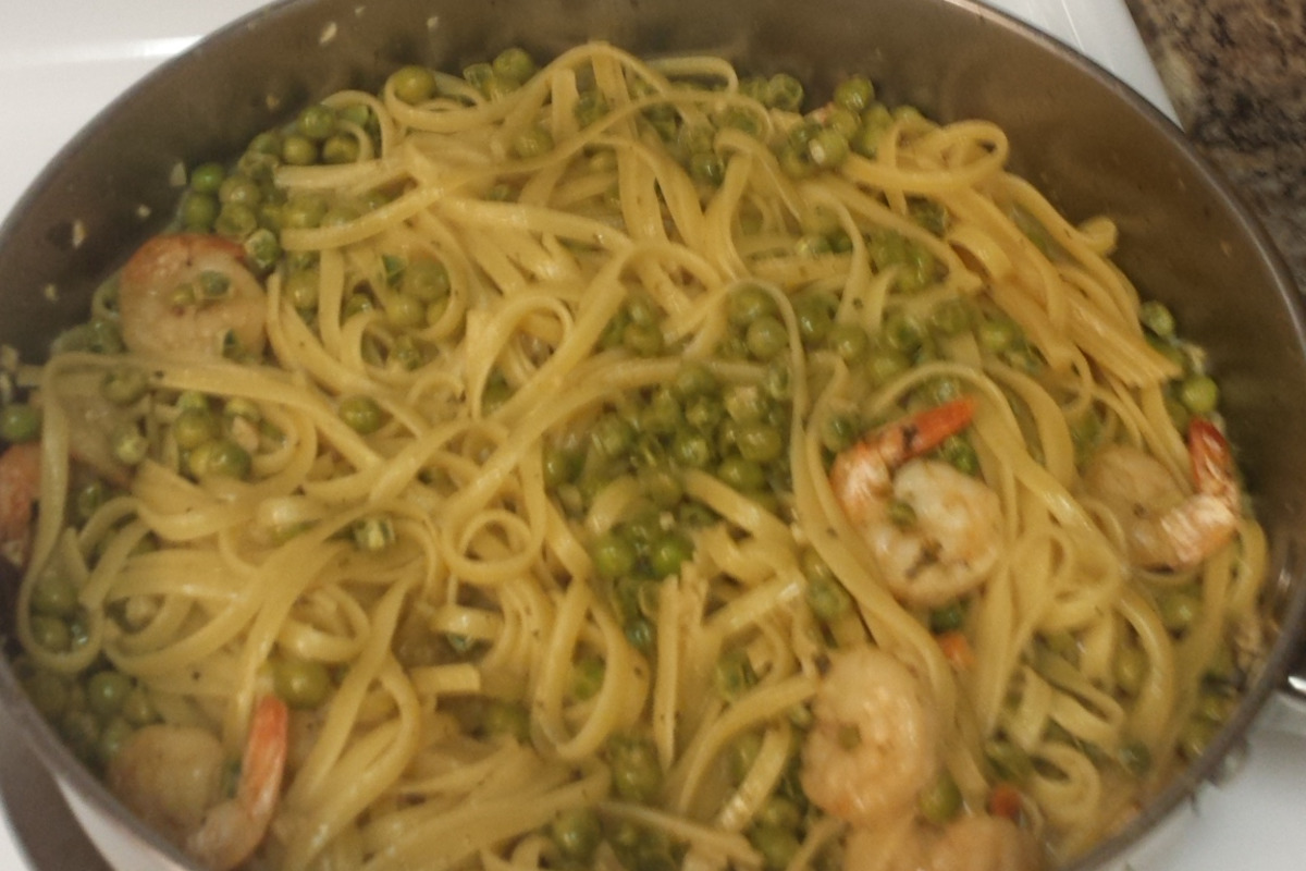 One-Pot Lemon Garlic Shrimp with Peas