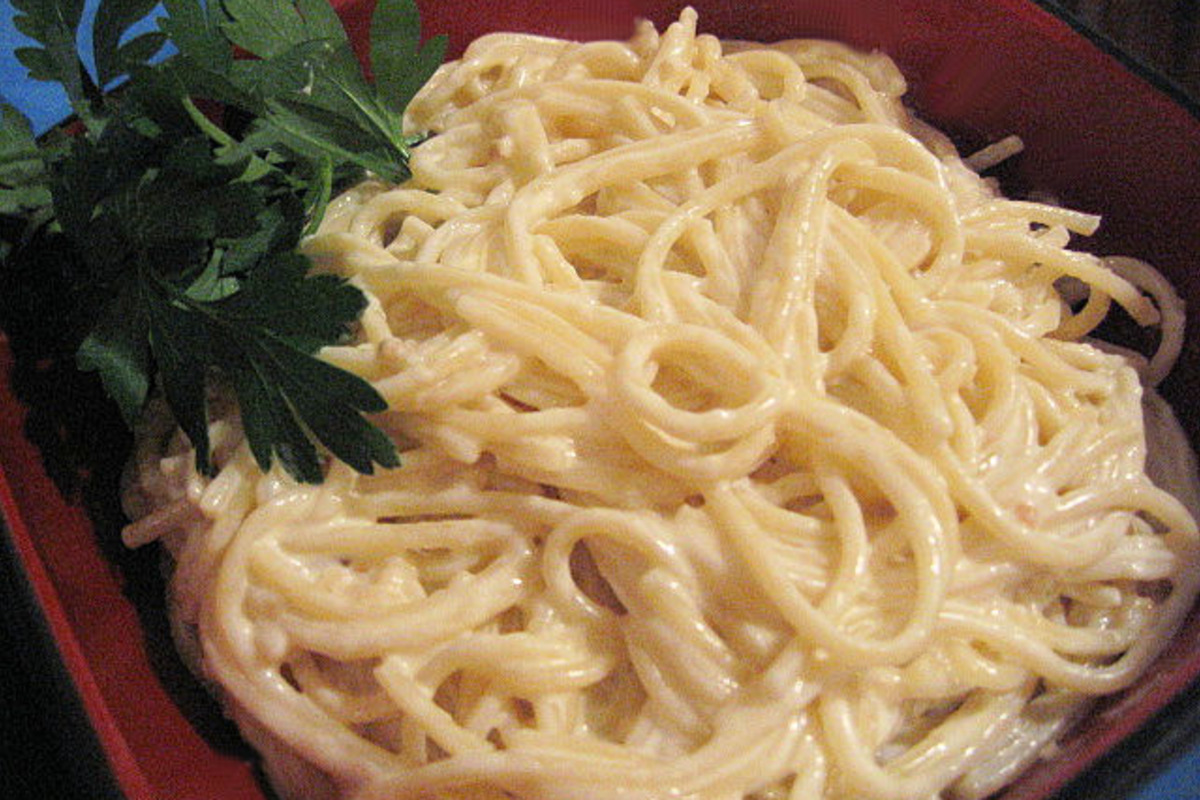 Trending Creamy Garlic Pasta