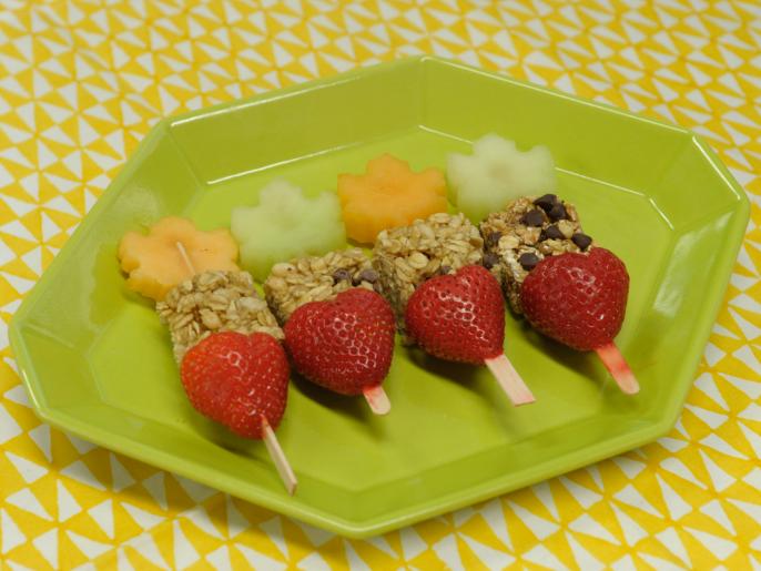 Zoo Safari Fruit Skewers with Fun Dip