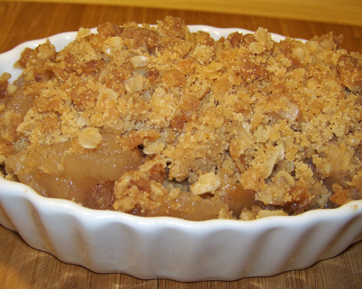 30-Minute Cinnamon Apple Crisp with Oat Topping