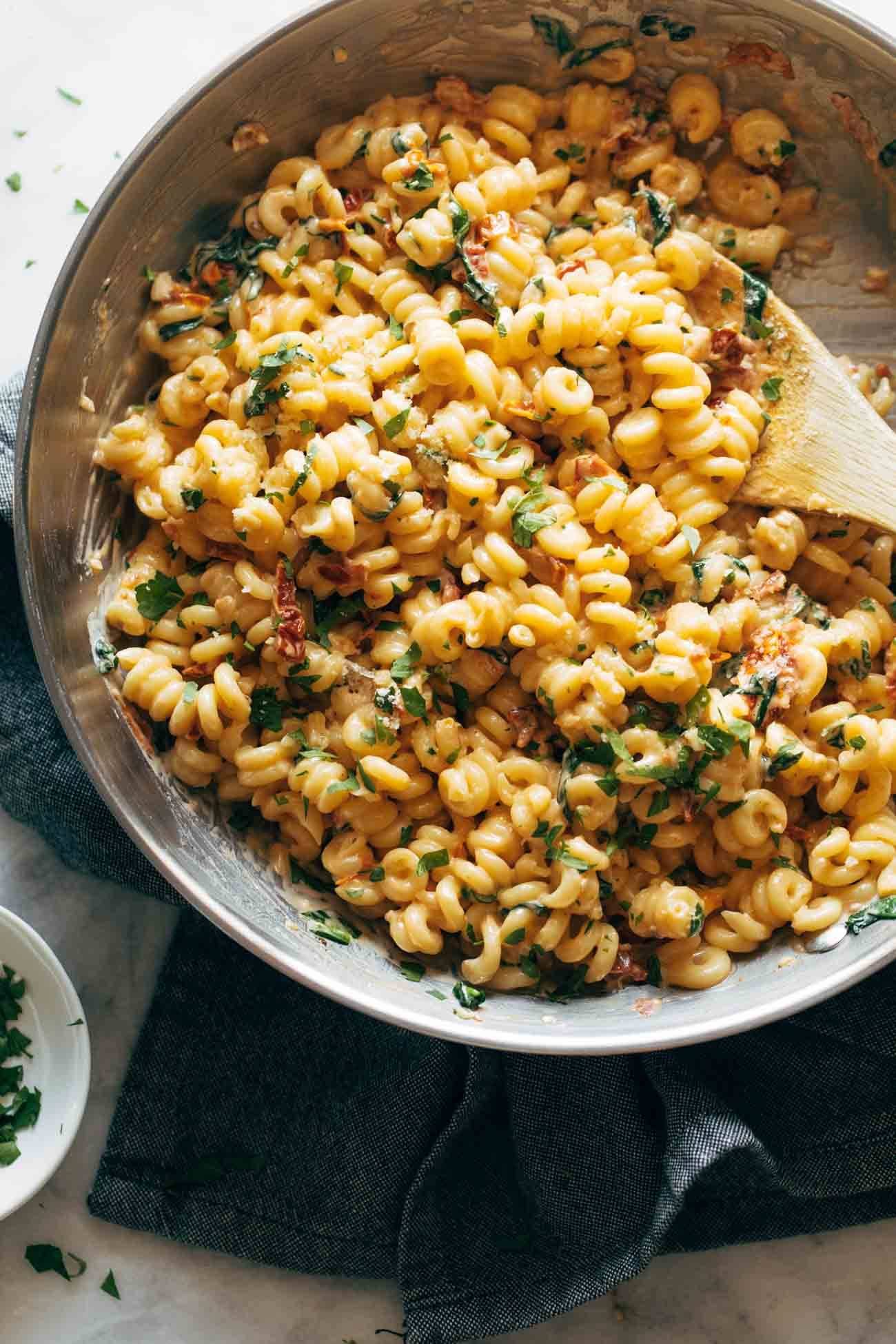 Creamy Sun-Dried Tomato Pasta with Garlic