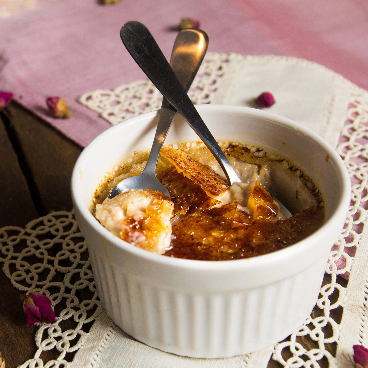 Britannia Rose Crème Brûlée