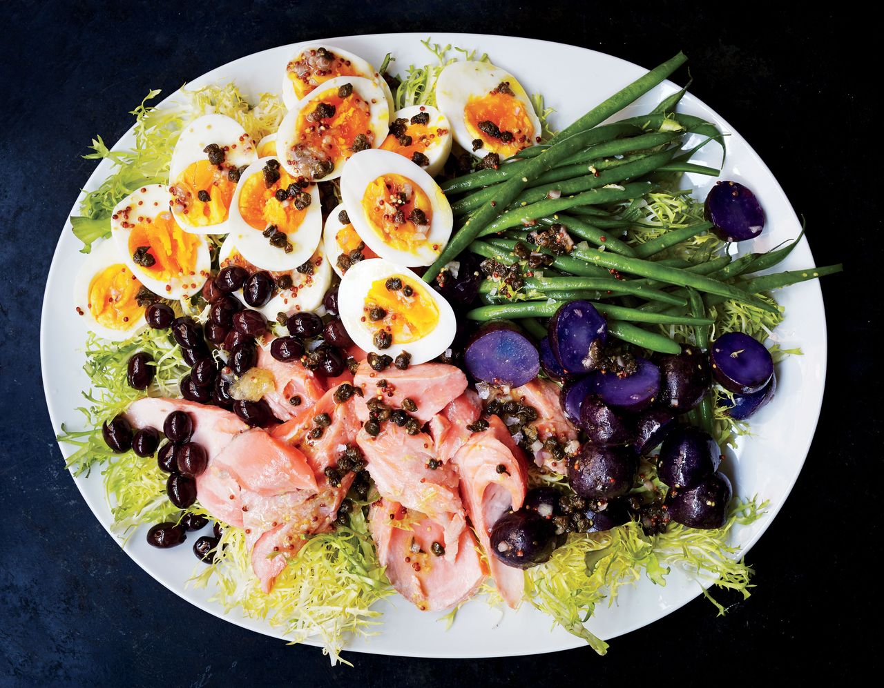 Mediterranean Salmon Niçoise Bowl with Lemon Vinaigrette