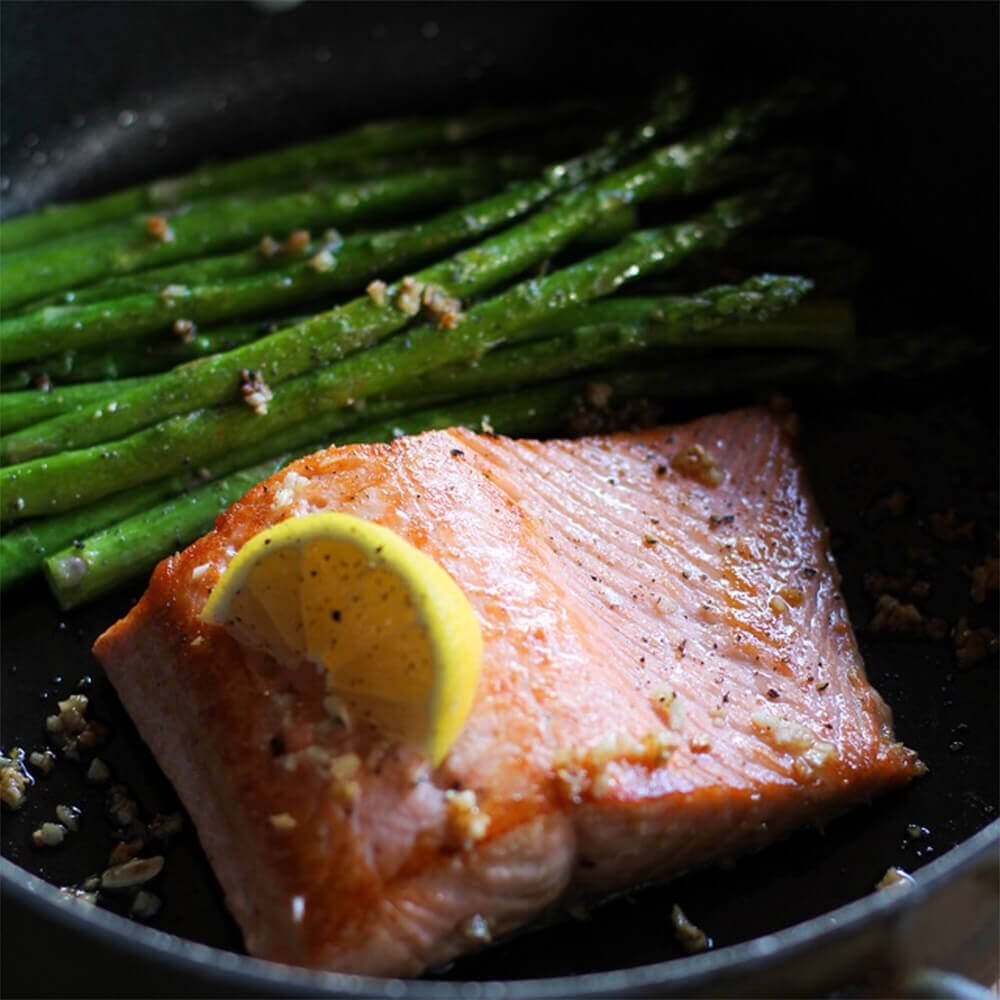 Crispy Lemon-Garlic Pan-Seared Salmon with Asparagus