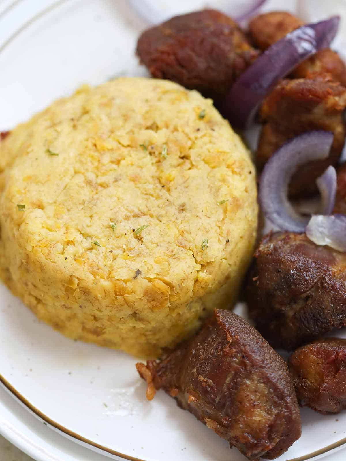 Mofongo Vegetariano con Salsa de Ajo