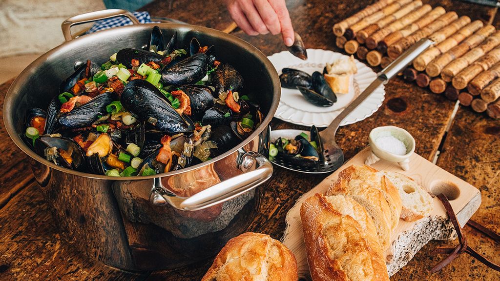 Bruges-Style Mussels with Blanche de Bruges Beer
