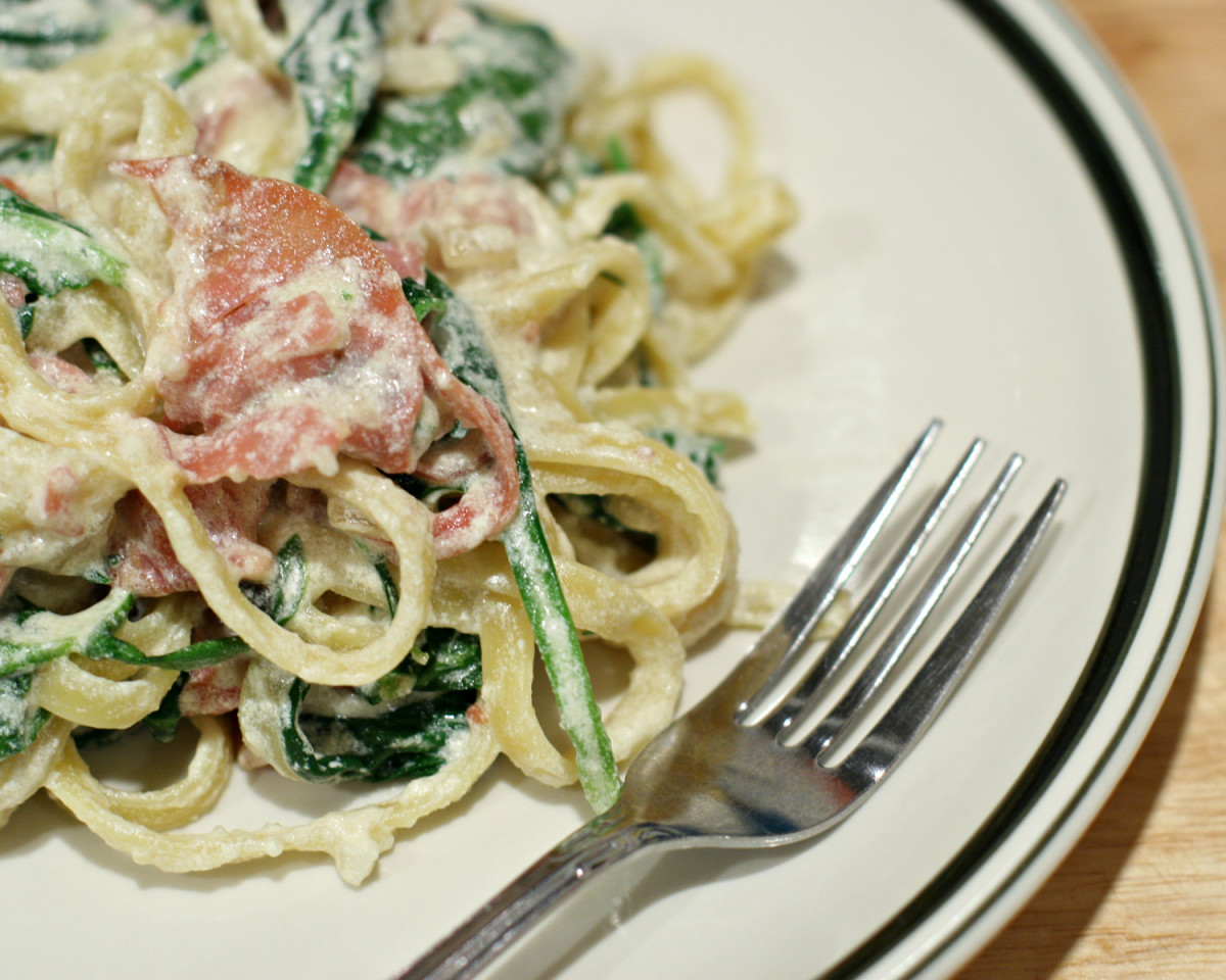 Creamy Spinach & Prosciutto Pasta
