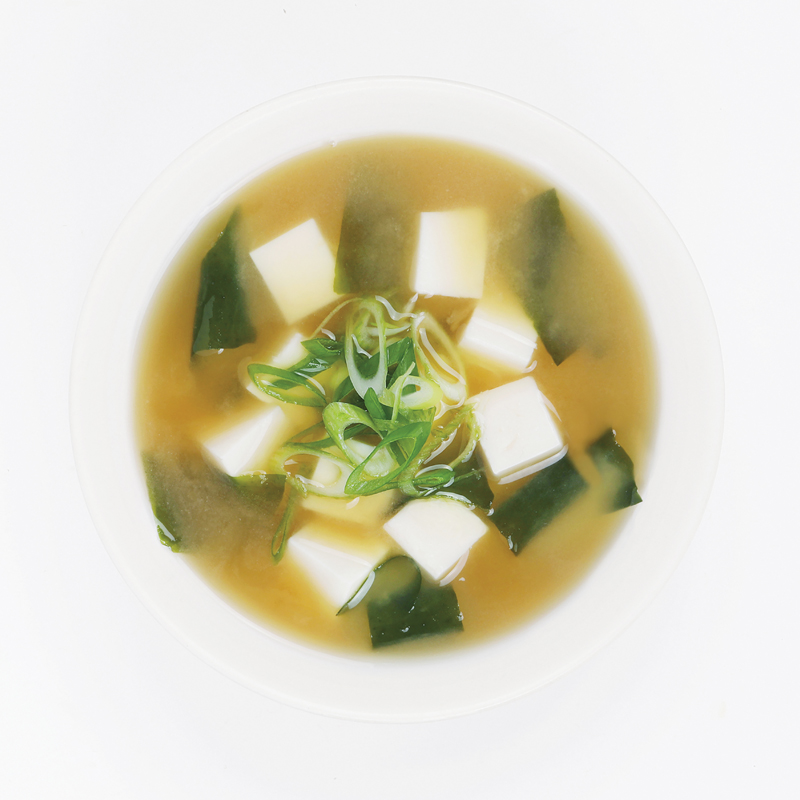 Authentic Kyoto-Style Miso Soup with Tofu and Wakame