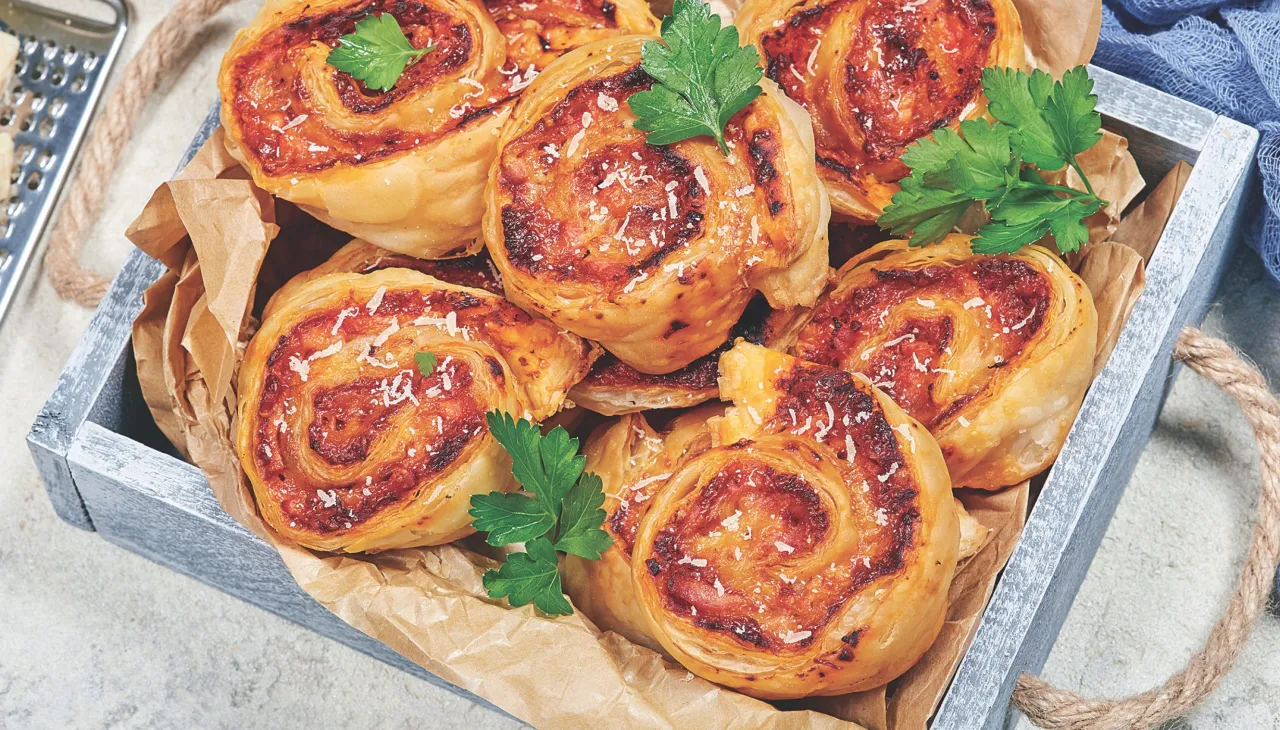 Solar Ring Pizza with Sun-Dried Tomato Ring