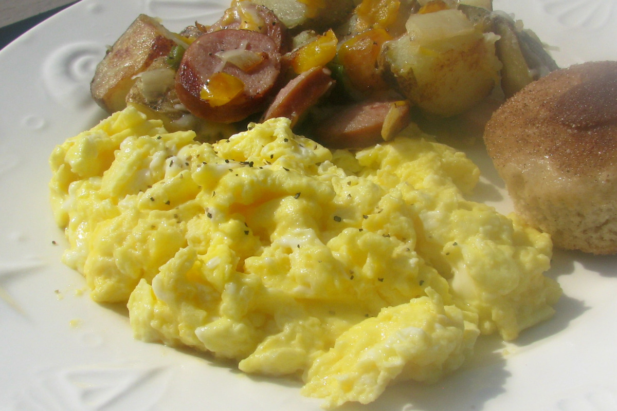 Simple Cheese and Herb Scrambled Eggs