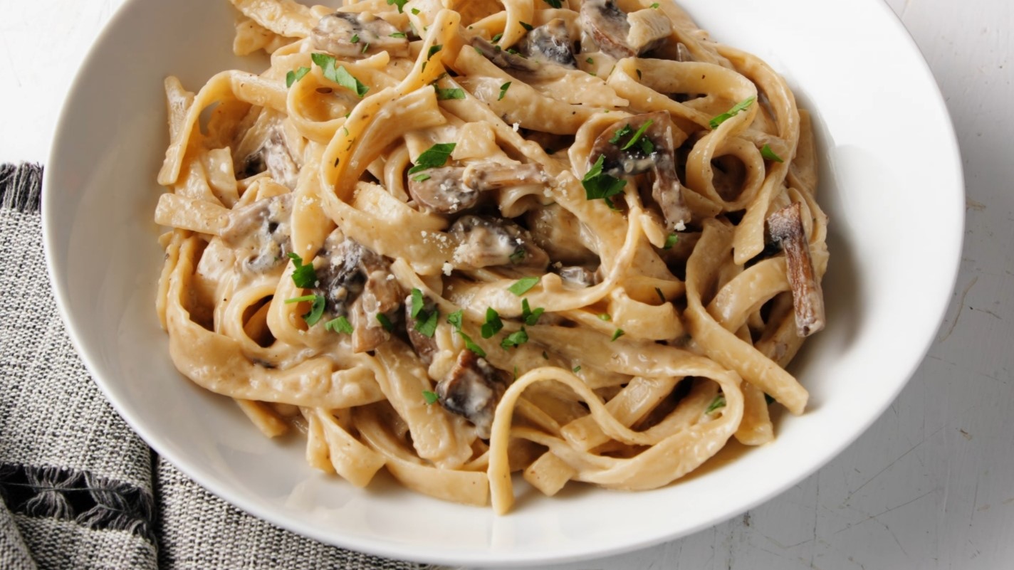 One-Pot Creamy Chicken and Mushroom Pasta Bake