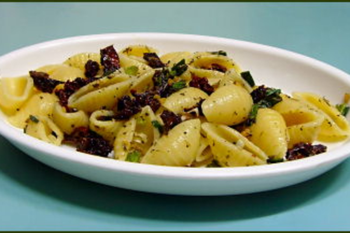 Lemon-Herb Chickpea & Sun-Dried Tomato Pasta