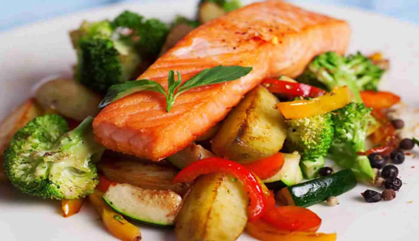 Turmeric-Ginger Salmon with Roasted Vegetables