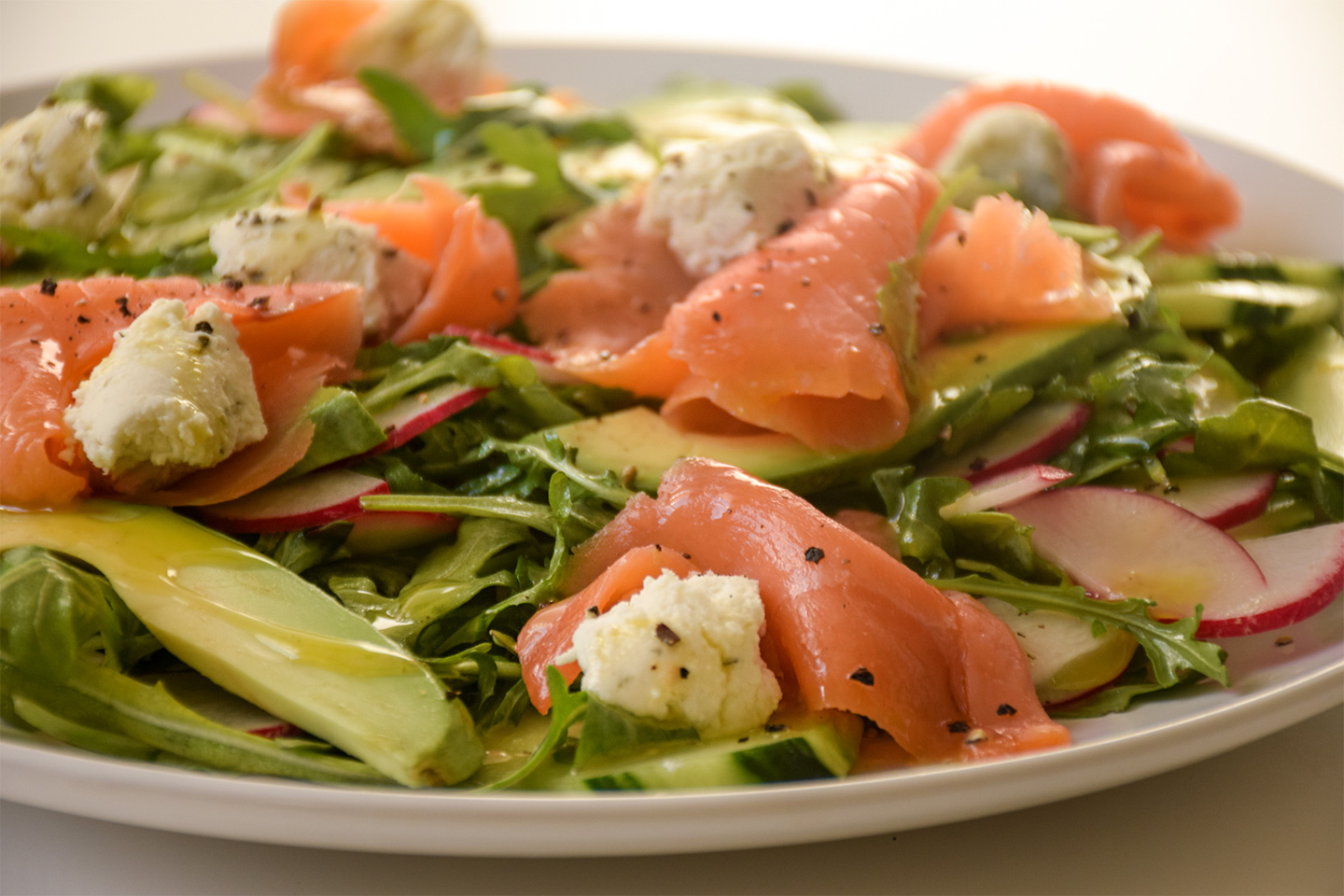 Lemon-Dill Salmon with Avocado & Arugula Salad