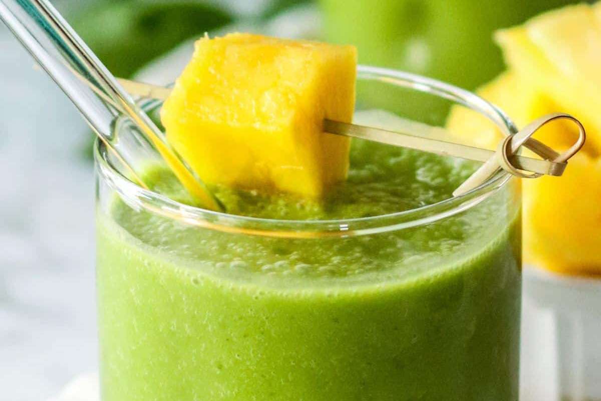 Skin-Clarity Green Smoothie with Pineapple & Turmeric