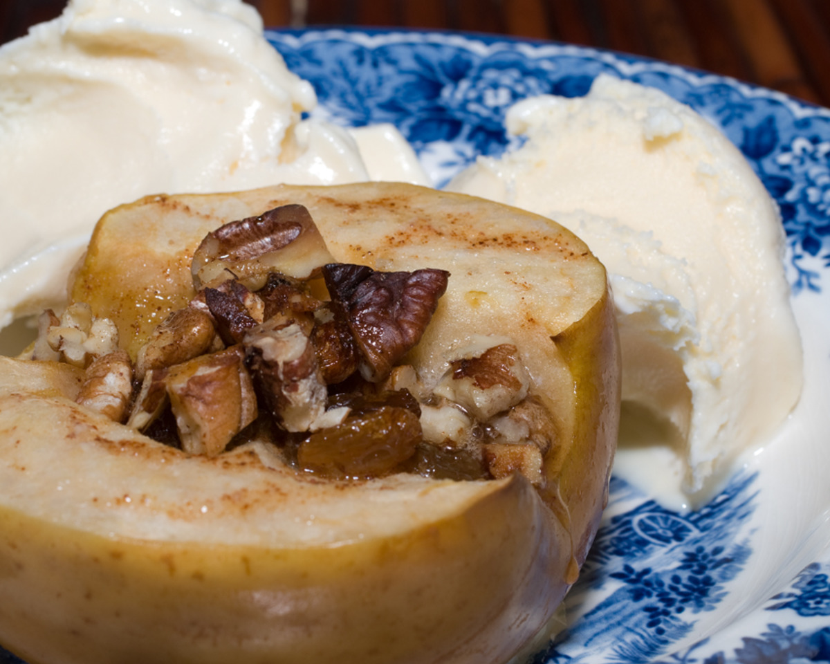 Cinnamon-Baked Apple & Almond Delight
