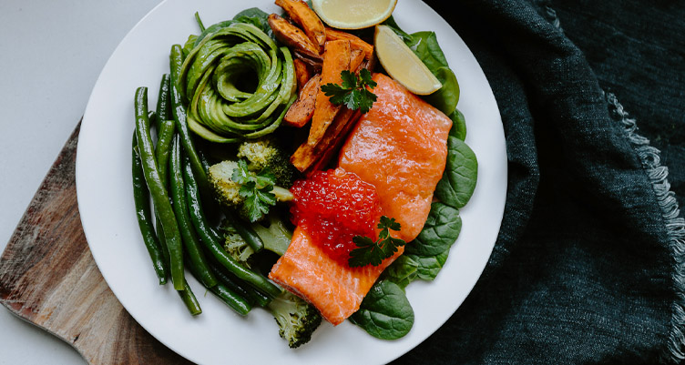 Skin-Soothing Salmon & Rainbow Veggie Bowl
