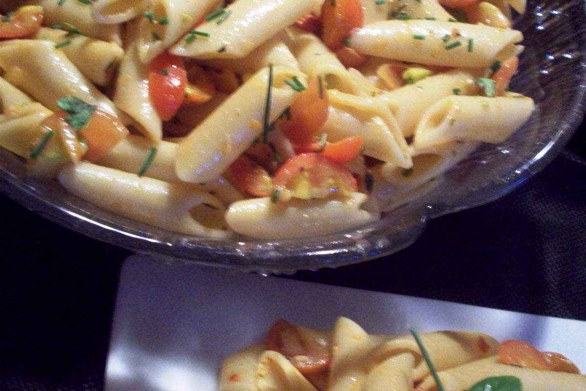 Sun-Ripened Tomato & Basil Pasta Salad with Lemon Vinaigrette