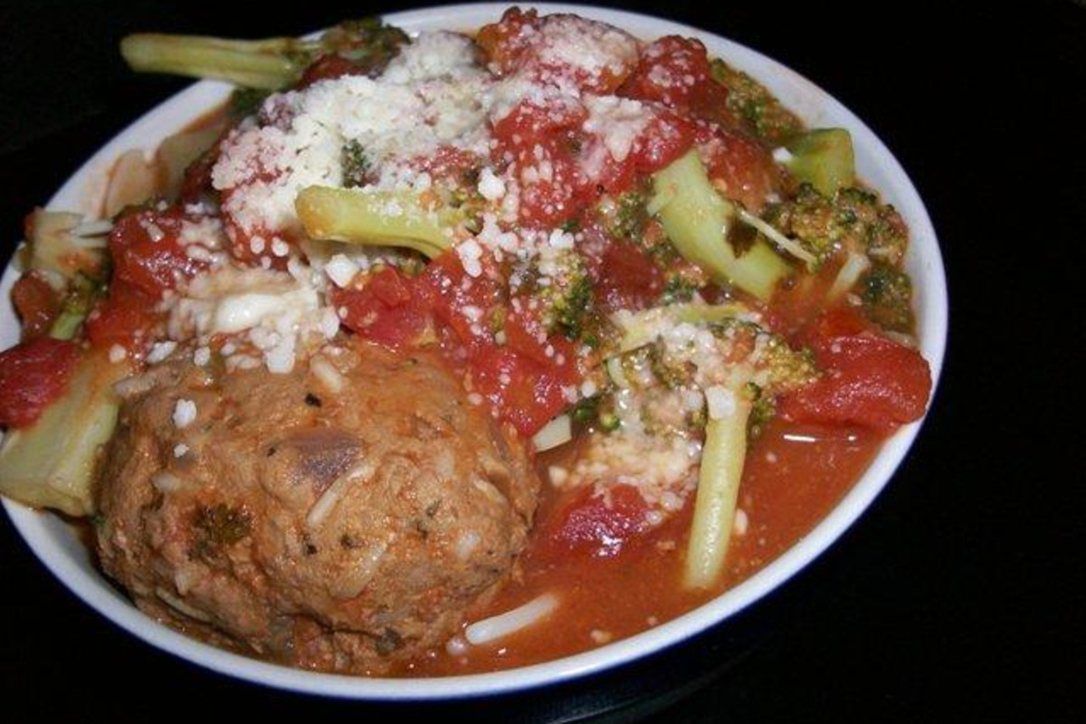 Herb-Baked Beef Meatballs with Tomato Basil Sauce