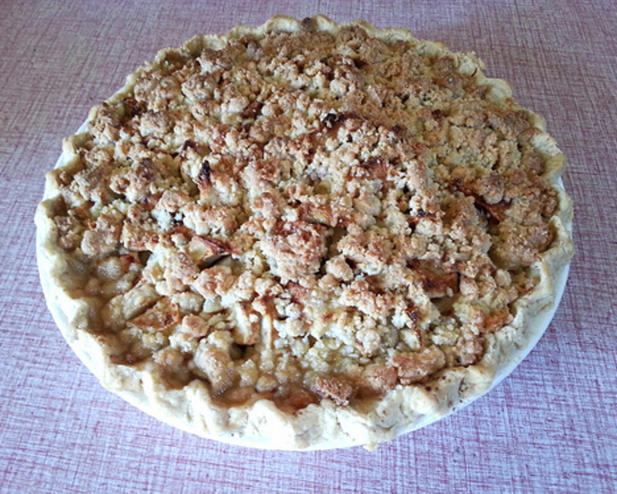 Grandma's Estate Apple Pie with Crumb Topping