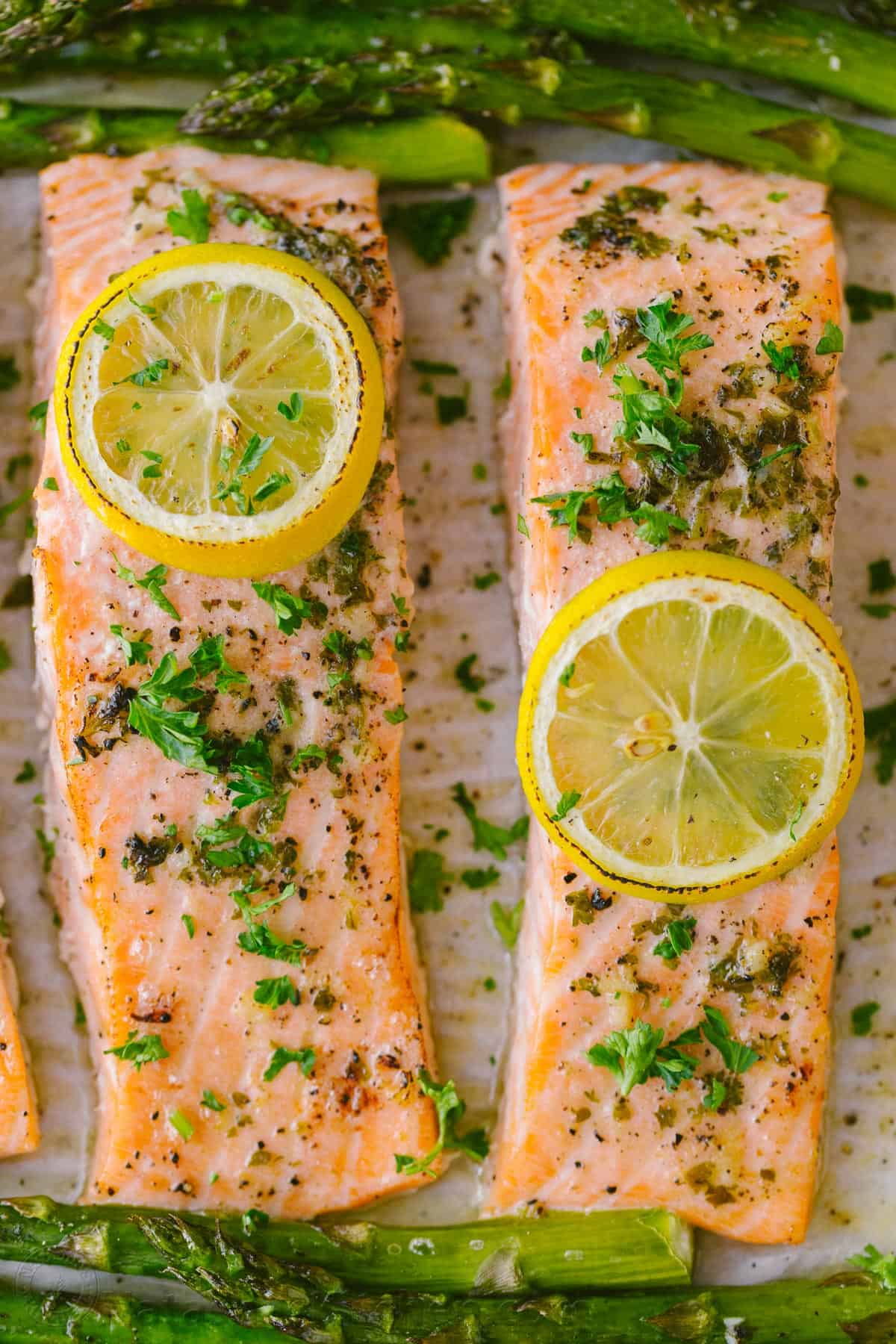 Migraine-Relief Salmon with Asparagus and Avocado