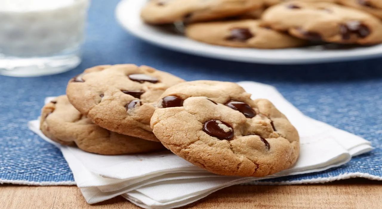 Baked Goods Construction: Chocolate Chip Cookie Stacks
