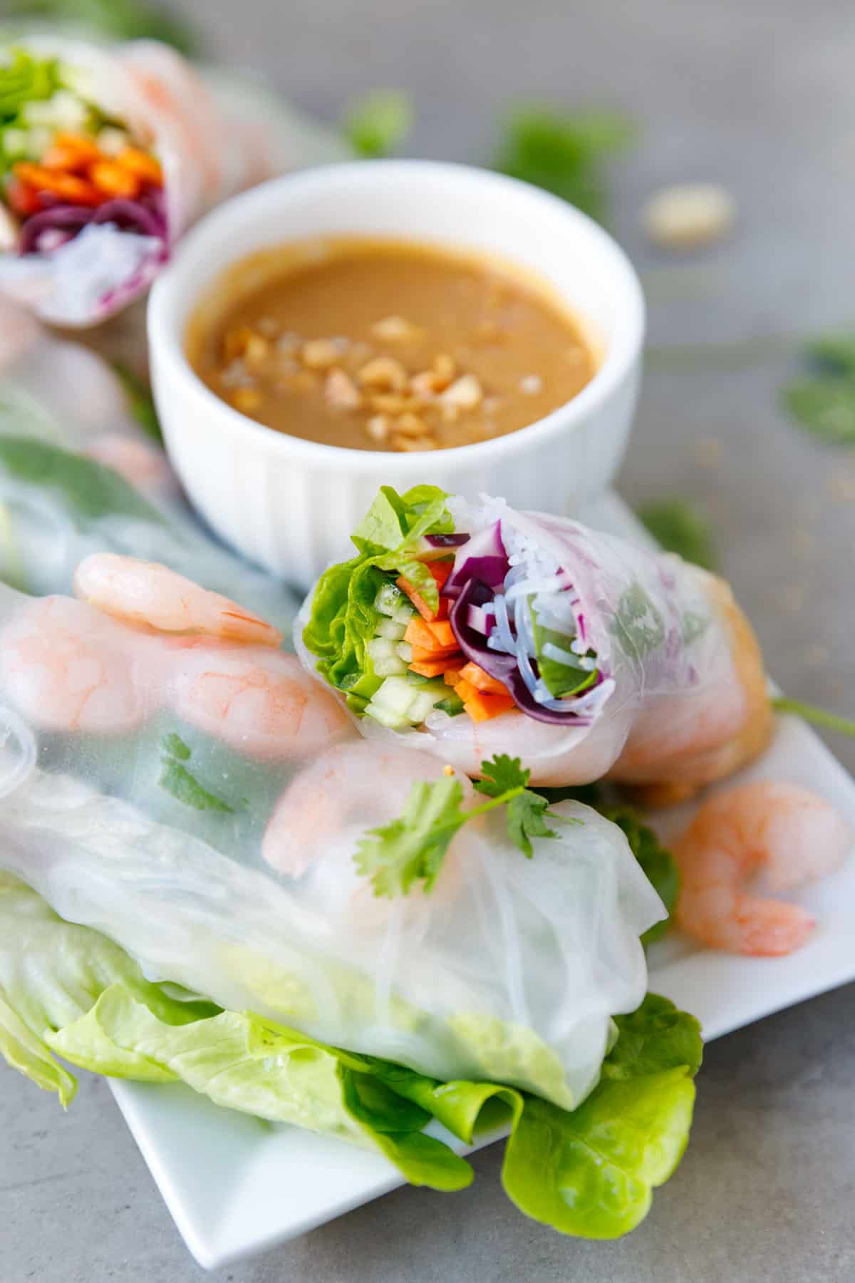 Half-Cut Fresh Summer Rolls with Shrimp