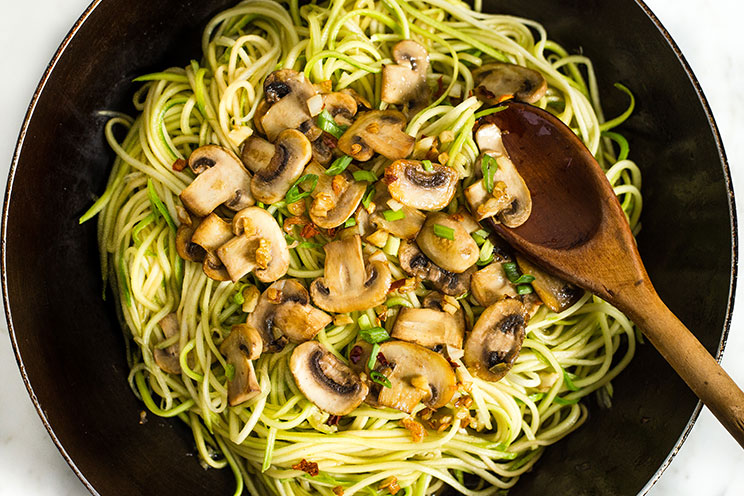 Low-Carb Zucchini Noodles with Garlic