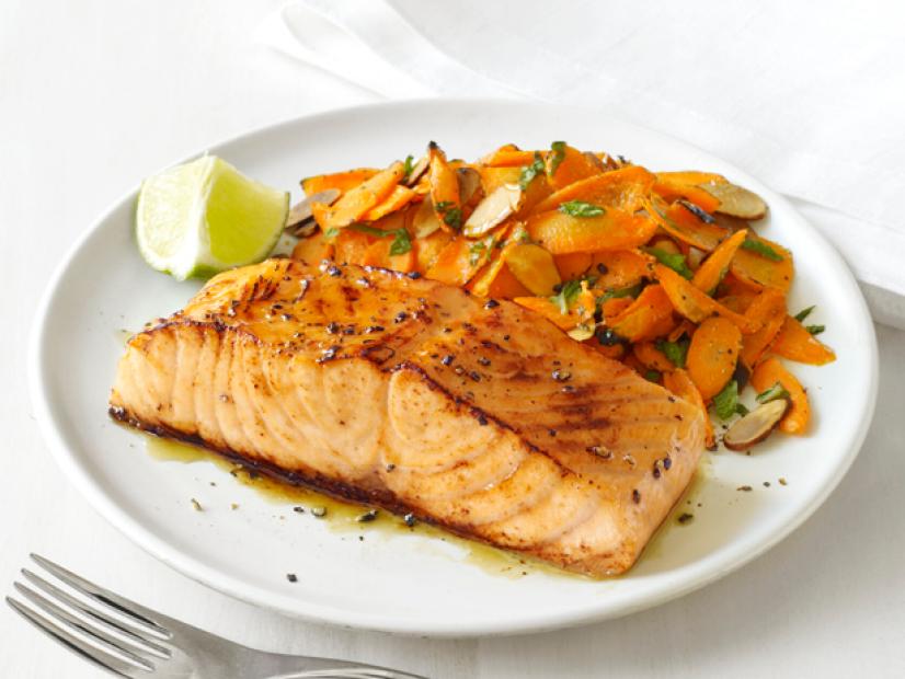 Migraine-Relief Herb-Infused Salmon with Roasted Carrots