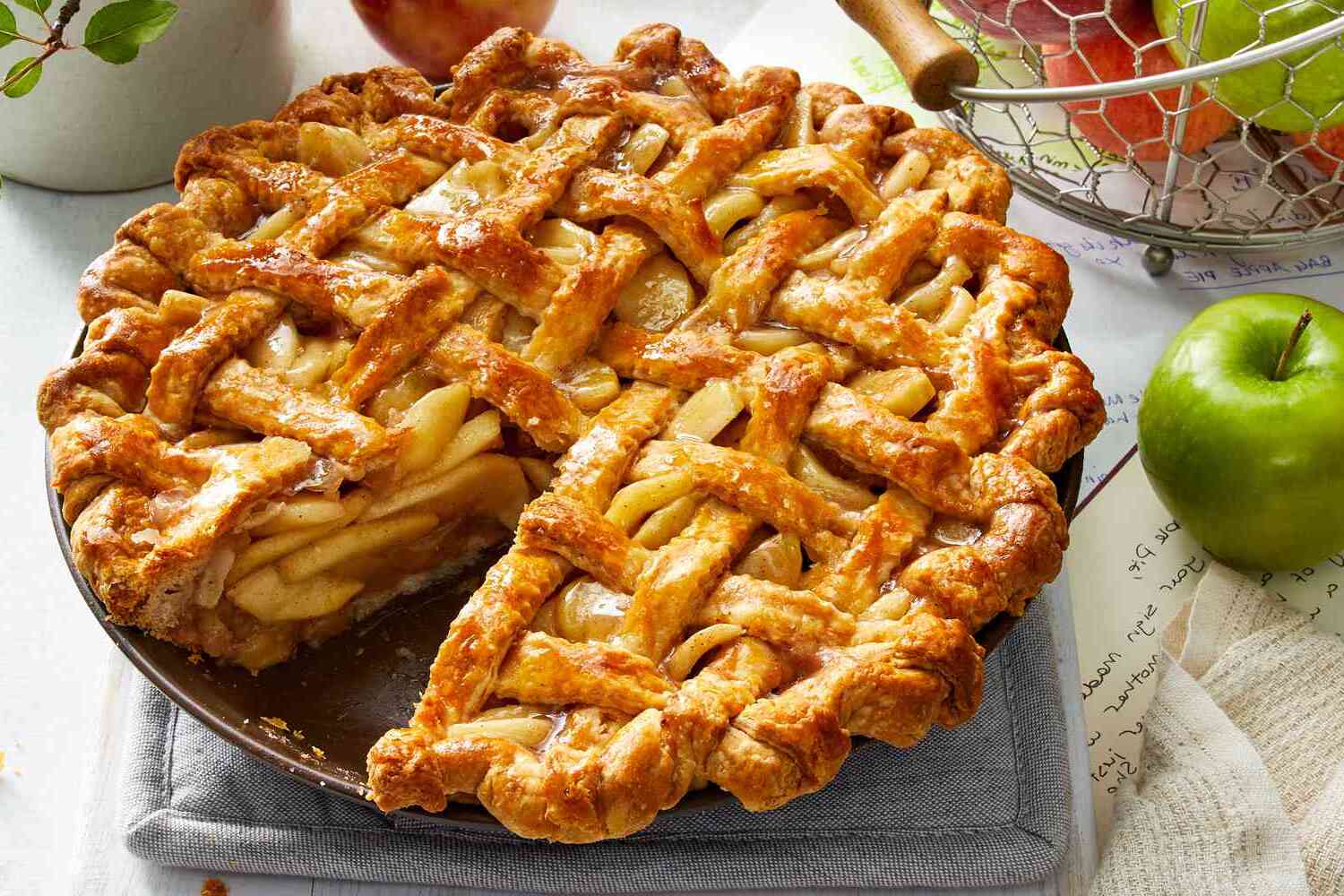 Albert Lea Housewife's Apple Pie