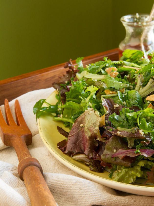 Skin-Soothing Green Salad with Pumpkin Seeds