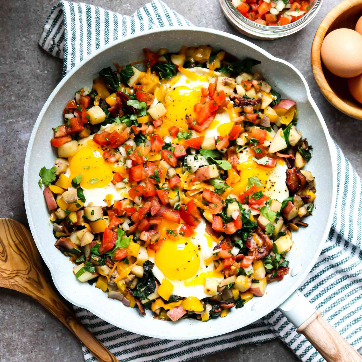 Spicy Tomato & Bell Pepper Breakfast Bowl