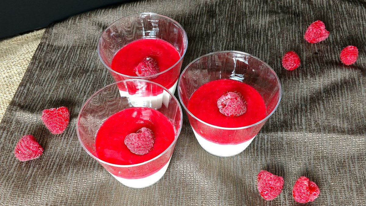 Buttermilk Panna Cotta with Raspberry Coulis