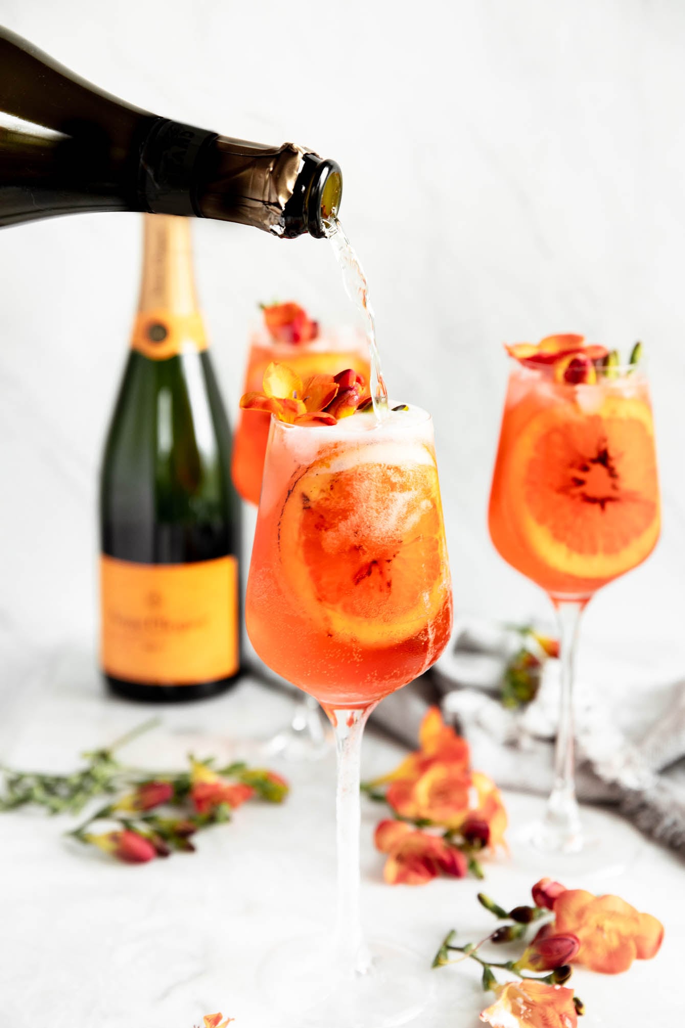 Orange-Bright Aperol Spritz