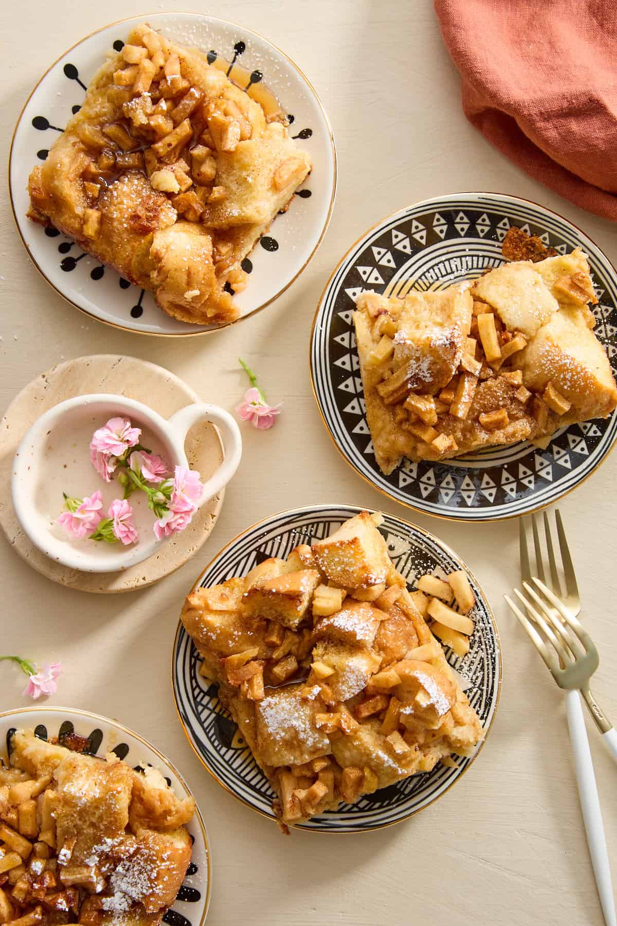 Half-Crisp, Half-Creamy Apple Cinnamon French Toast