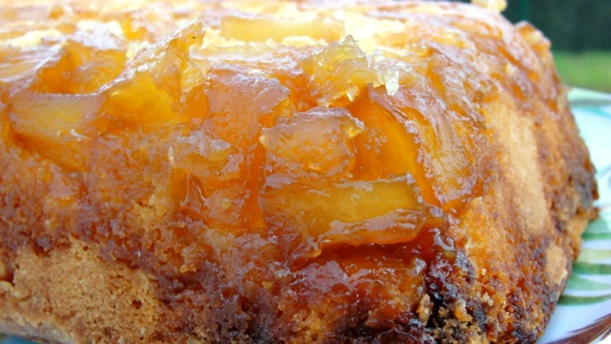 Tiki-Style Pineapple-Rum Cake