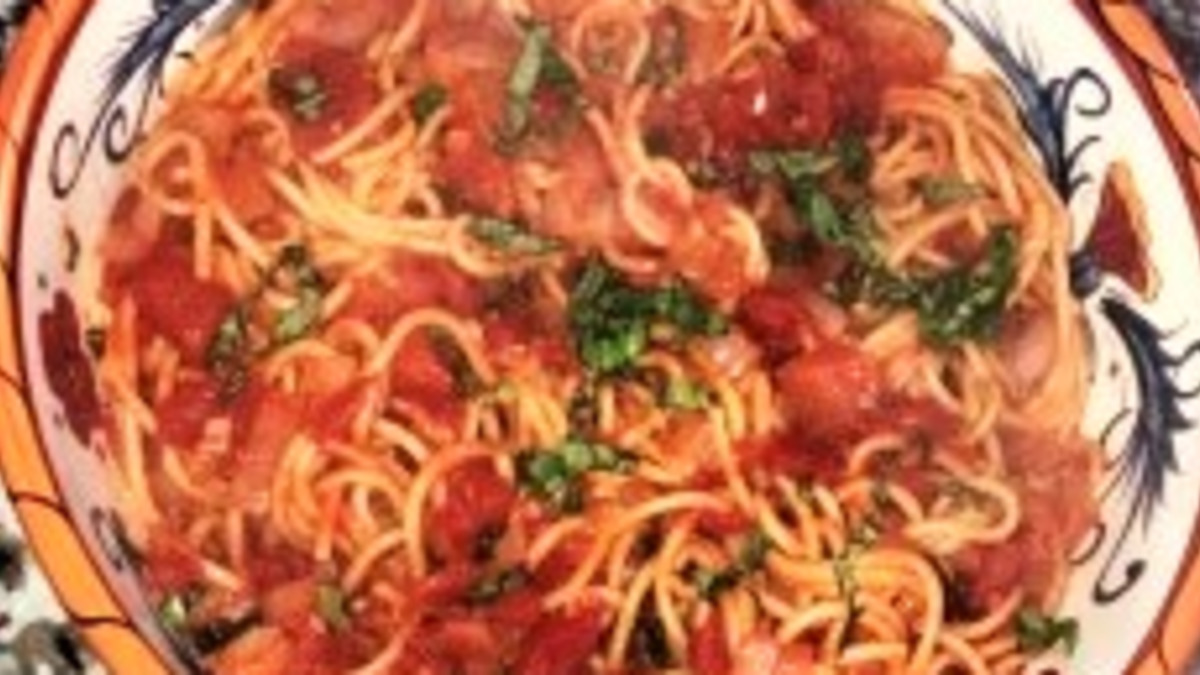 Authentic Slow-Cooked Tomato-Basil Spaghetti