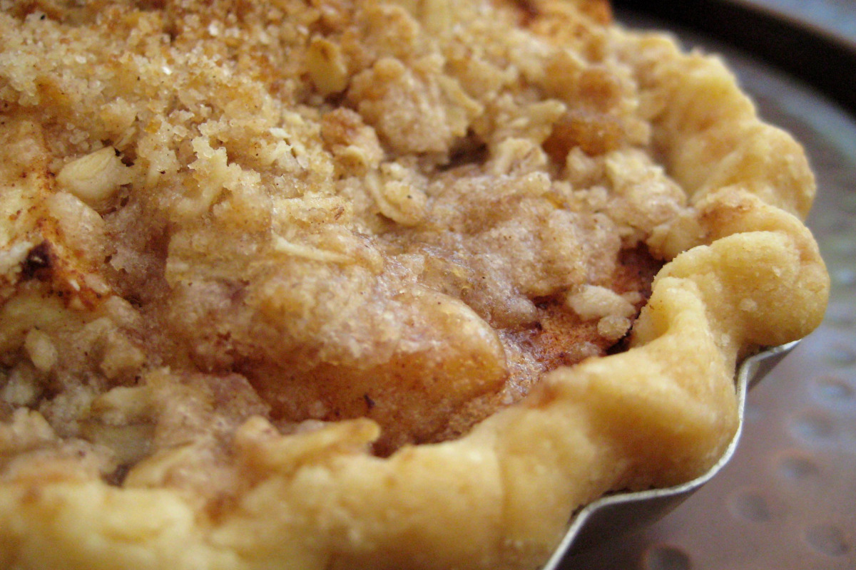 Heirloom Apple Pie with Oat Crumble Topping
