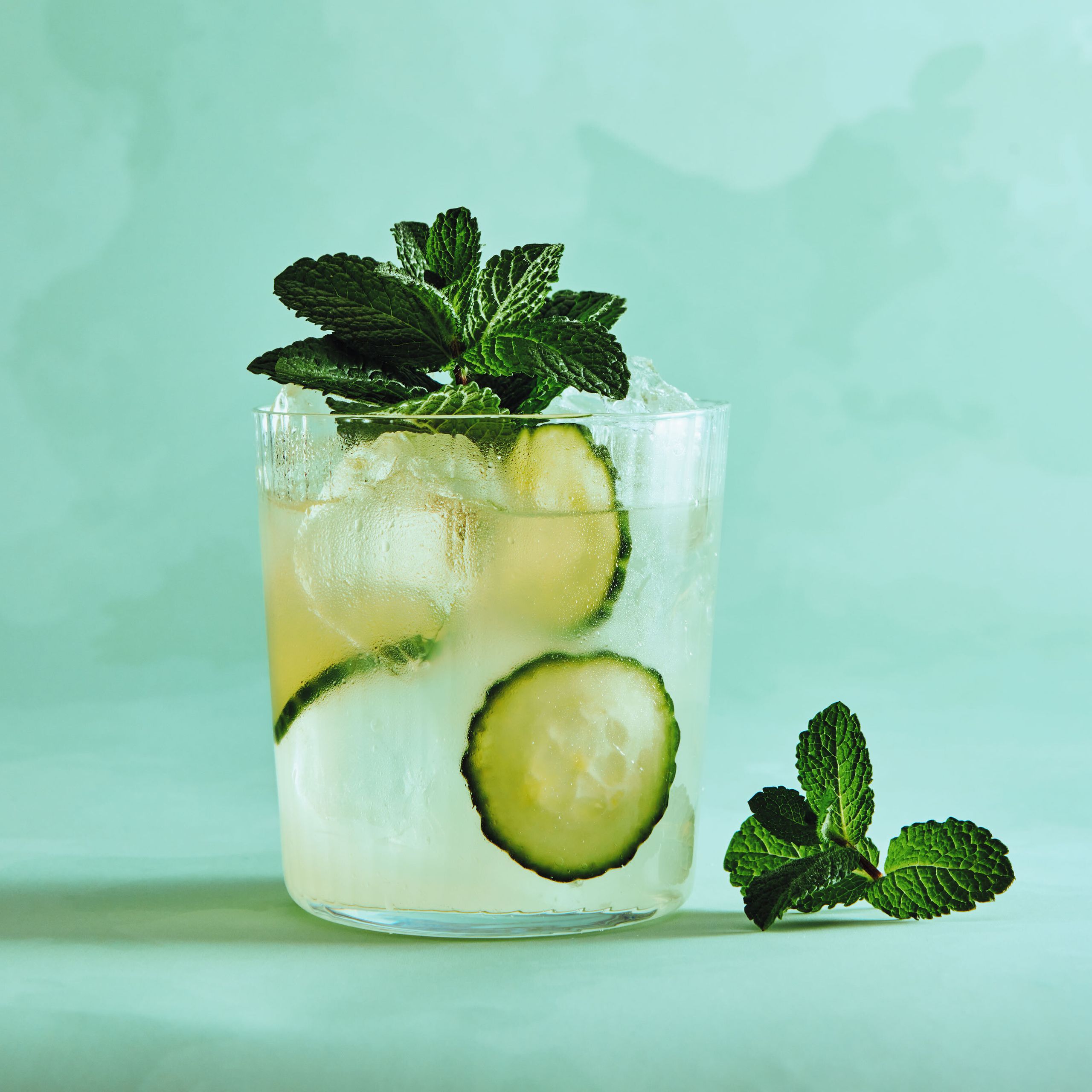 Hydrating Cucumber-Mint Electrolyte Infusion