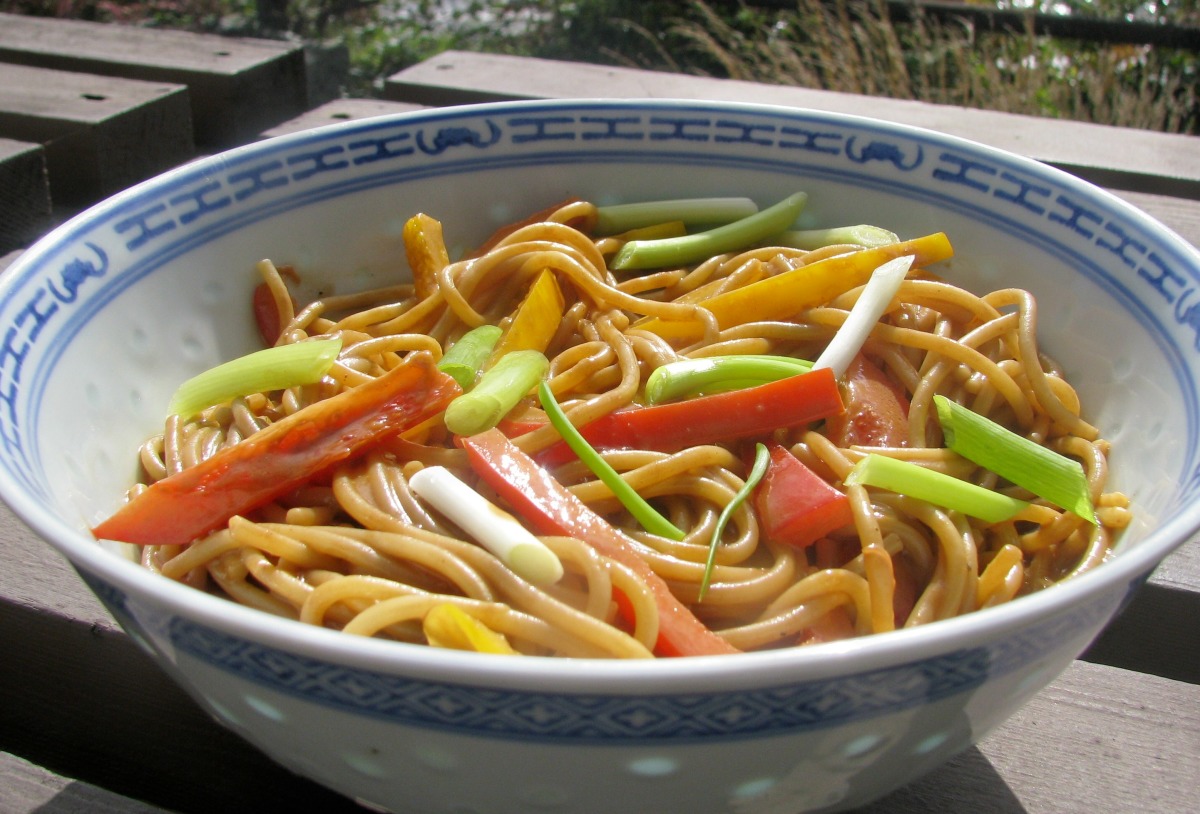 Chinese Szechuan Stir-Fried Noodles
