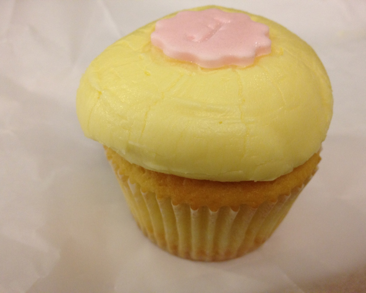 Half-Cake Vanilla Cupcakes